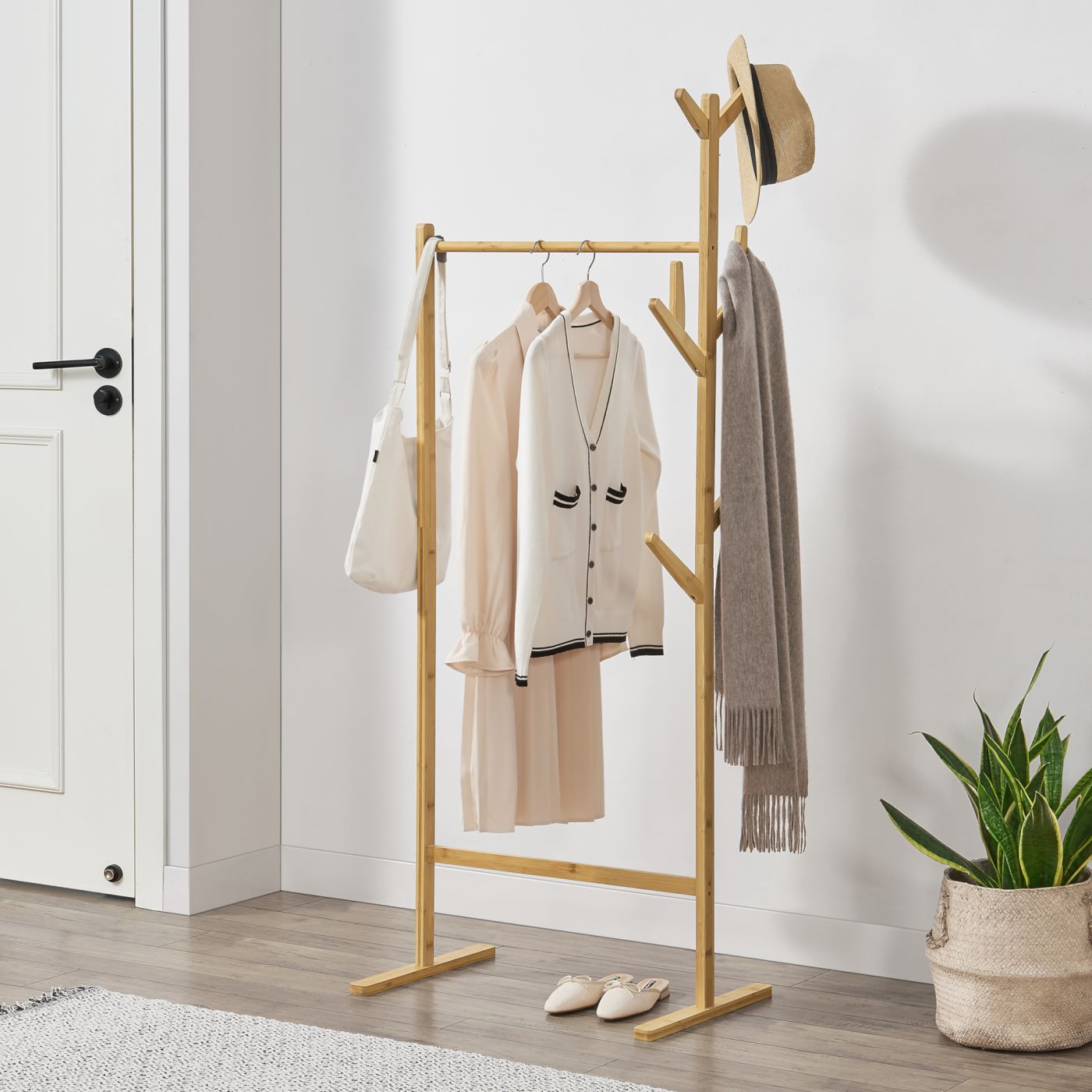 Groen Appartement Stamboom en.casa] Bamboe kledingrek Nordreisa met kapstok 65x40x170 cm | premiumXL